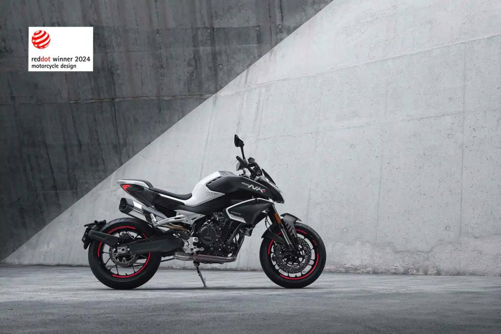 La CFMOTO 800NK, gagnante du prix « Red Dot » dans la catégorie « design moto »