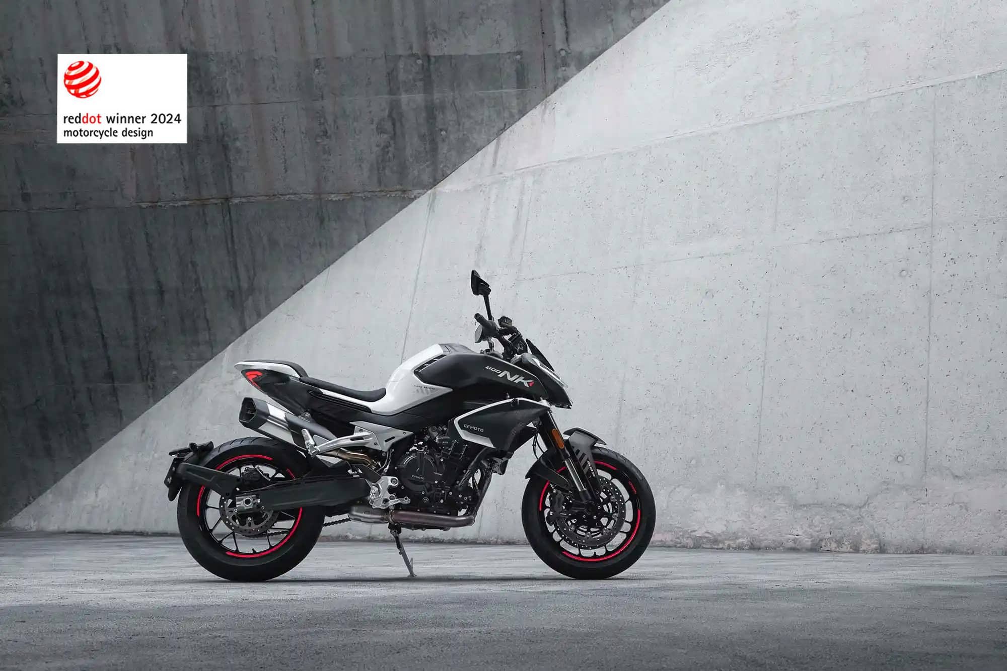 La CFMOTO 800NK, gagnante du prix « Red Dot » dans la catégorie « design moto »