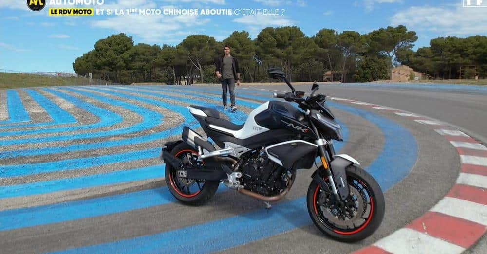 CFMOTO 800NK, l’essai par Automoto