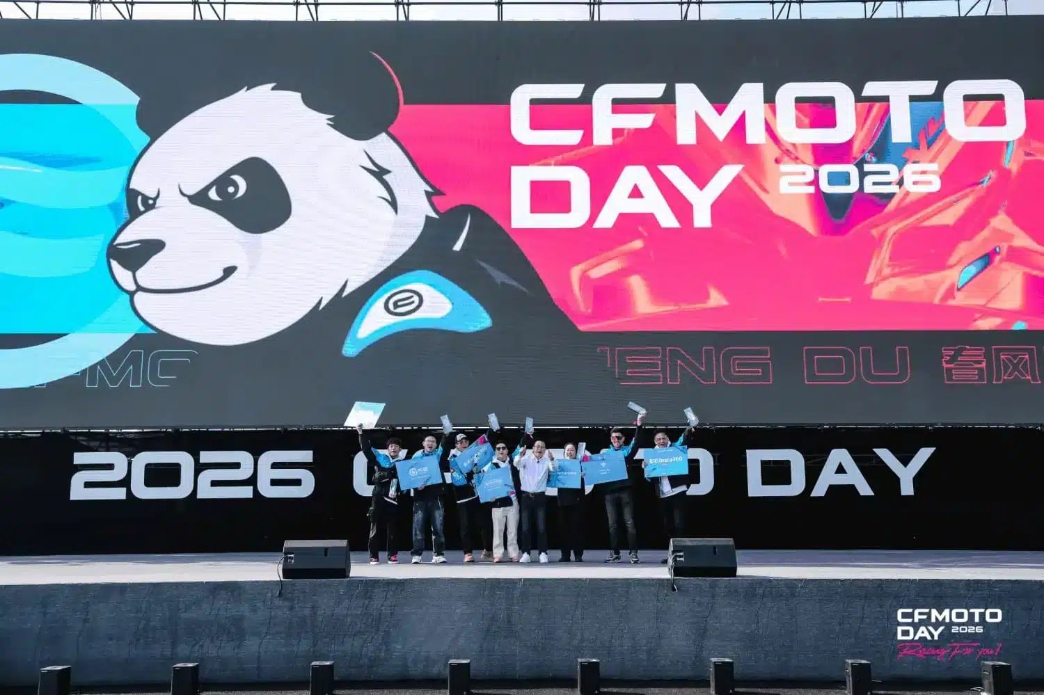 CFMOTO DAY 2026 : la V4 SR-RR fait ses débuts sur le circuit de Chengdu
