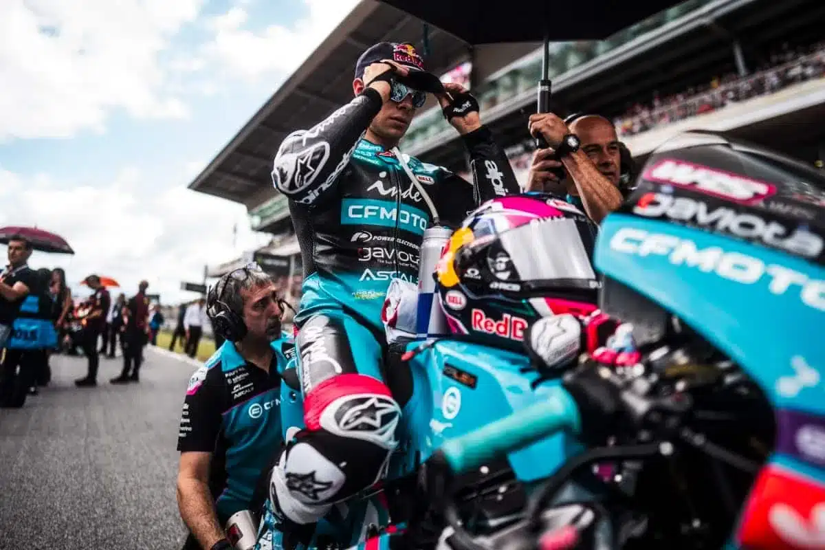 Pilote CFMOTO Aspar Team sur la grille au GP de Catalogne 2026 en Moto3