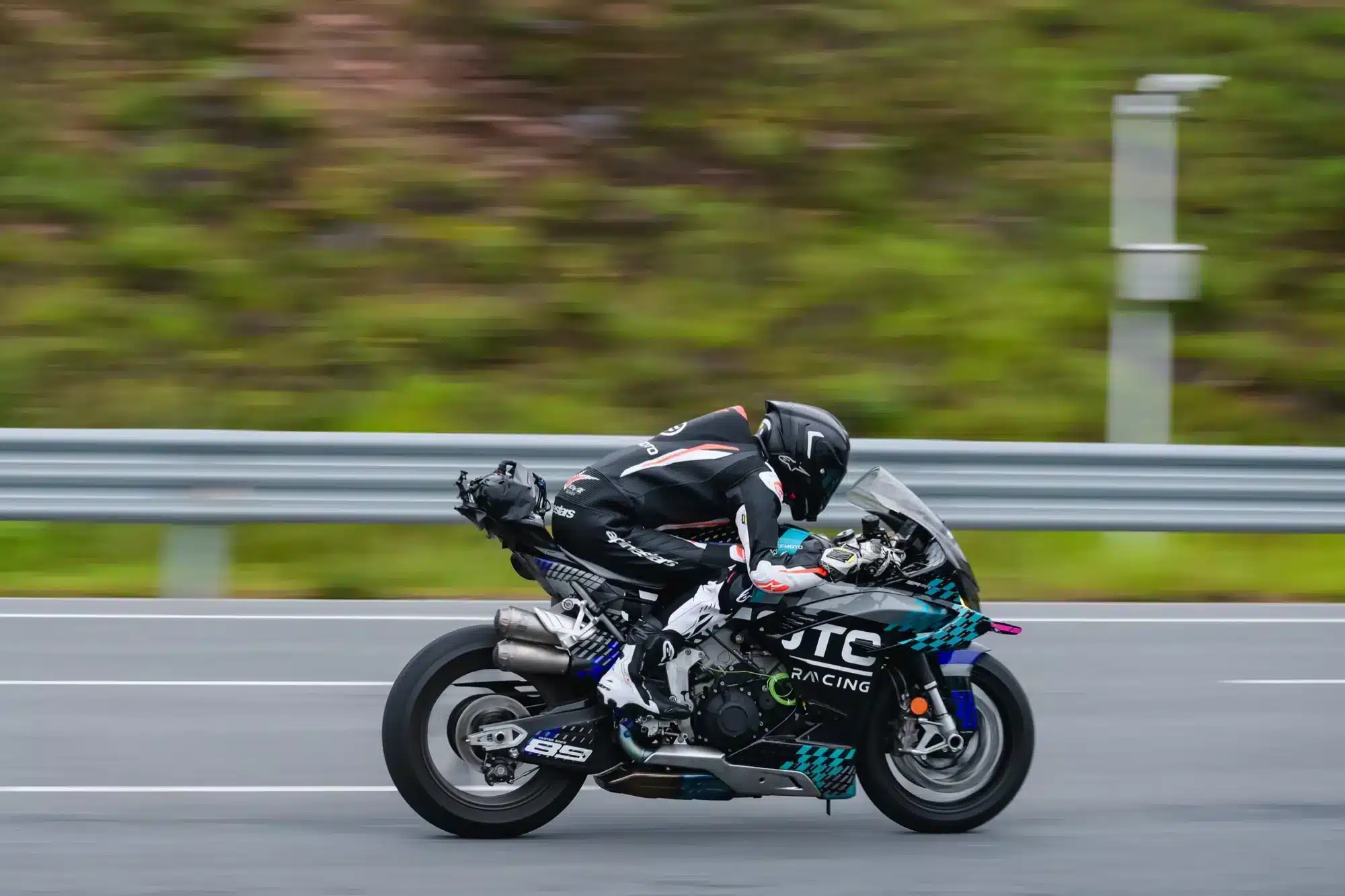 CFMOTO V4 SR-RR Record vitesse visuel_02