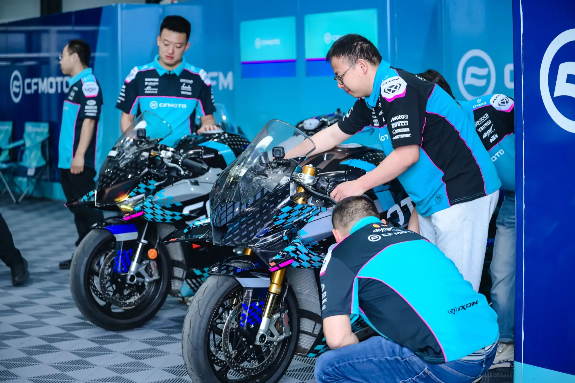 CFMOTO V4 SR-RR Record vitesse visuel_04