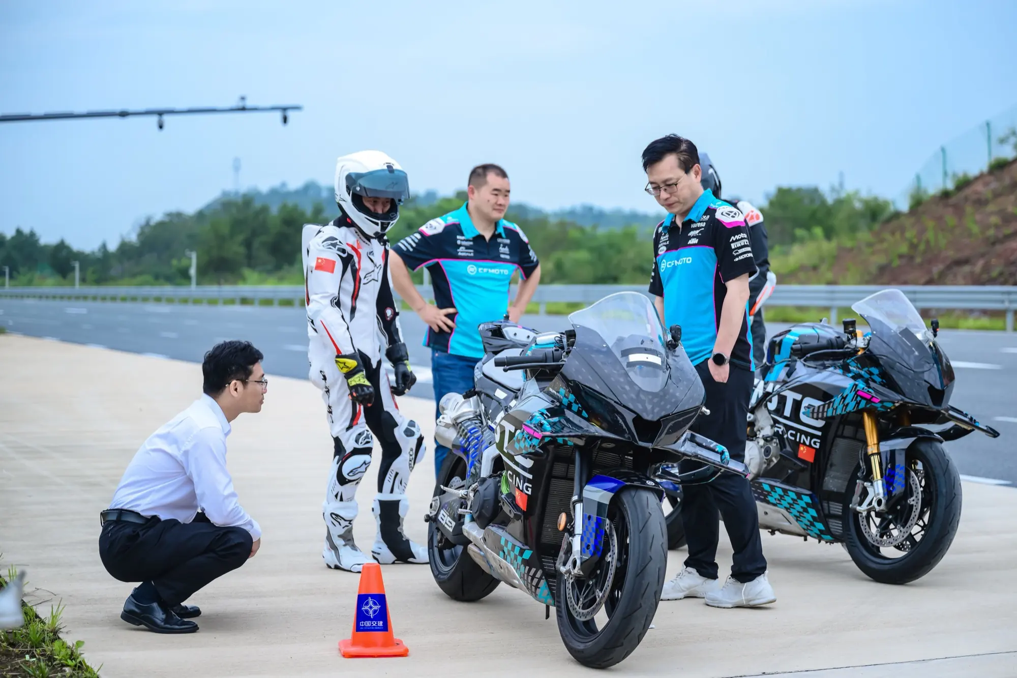 V4 SR-RR : CFMOTO créé la première moto chinoise à dépasser les 300 km/h