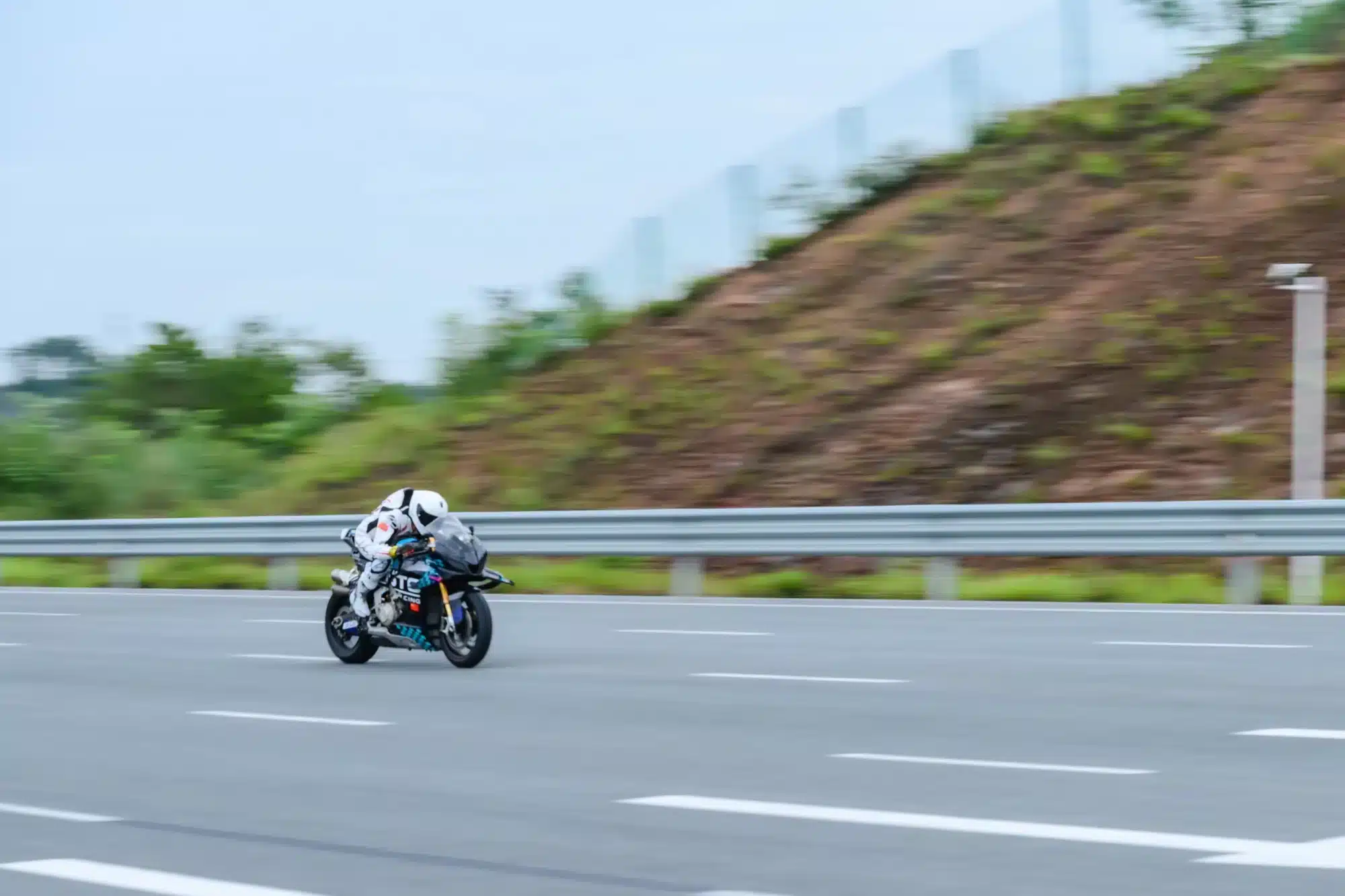 CFMOTO V4 SR-RR Record vitesse visuel_07